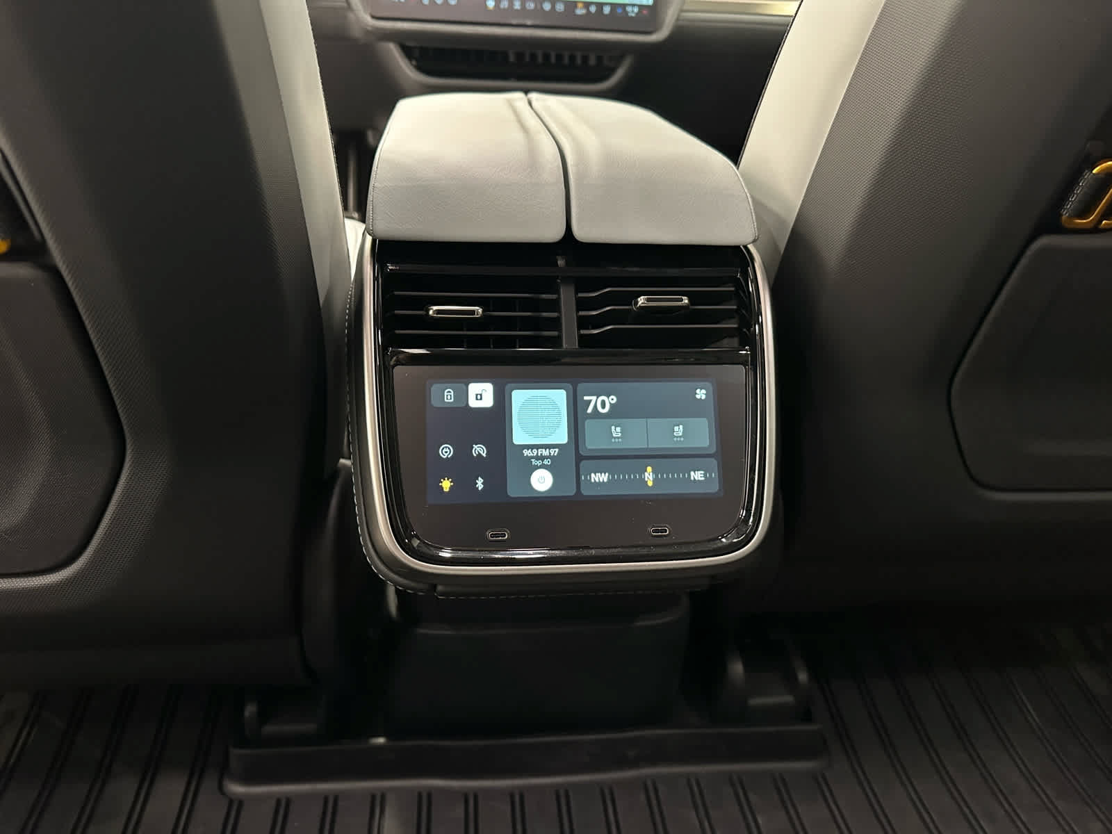 Used 2024 Rivian R1S Adventure Dual AWD/4WD image 38
