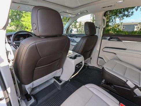 Used 2025 GMC Acadia Denali w/ Super Cruise Package FWD image 27