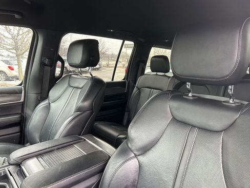 Used 2023 Jeep Wagoneer L Series II image 18