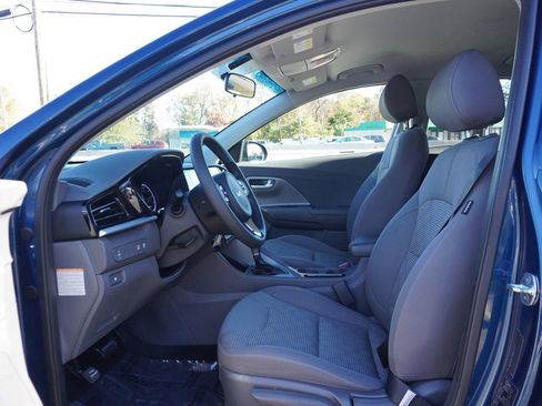 Used 2022 Kia Niro LX image 27