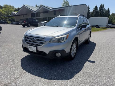 Used 2017 Subaru Outback 2.5i Premium AWD/4WD image 1