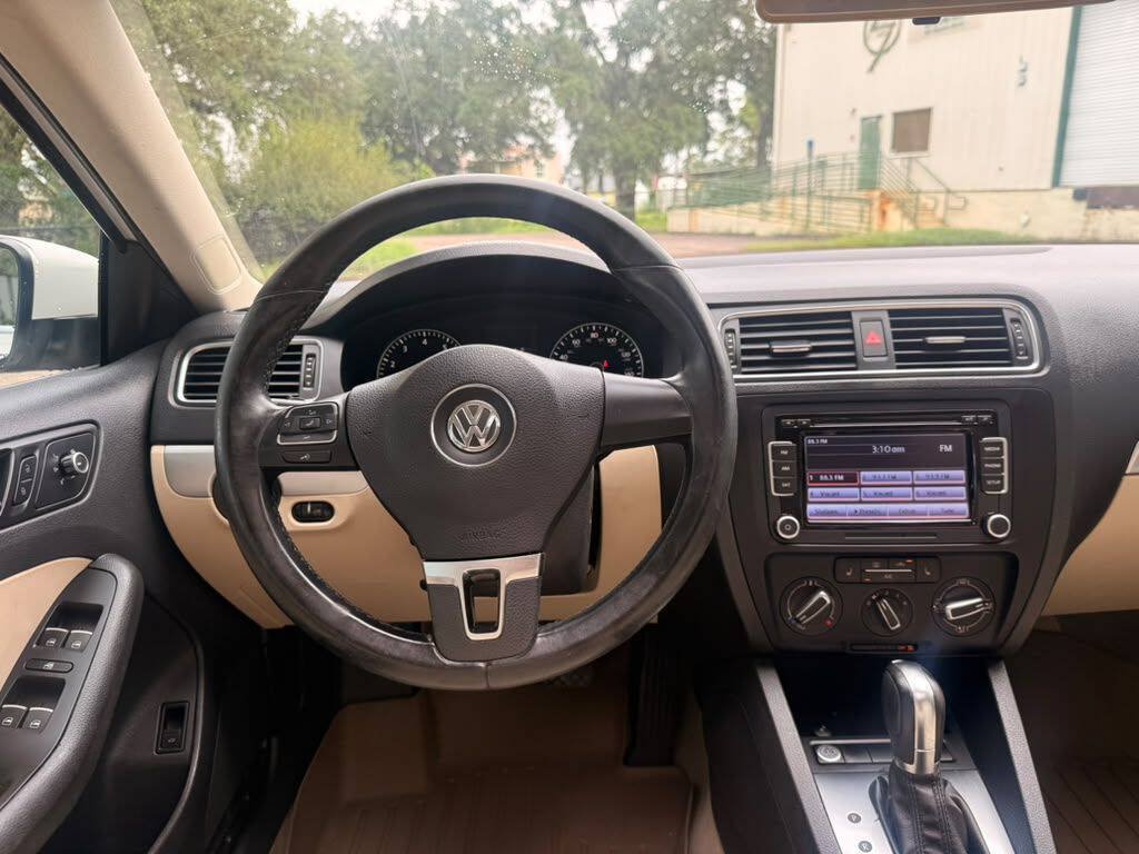 Used 2014 Volkswagen Jetta SE FWD image 14