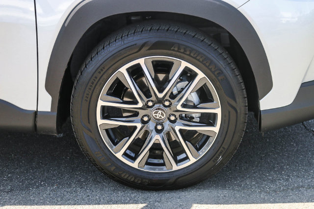 Used 2026 Toyota Corolla Cross XLE w/ Convenience Package FWD image 15