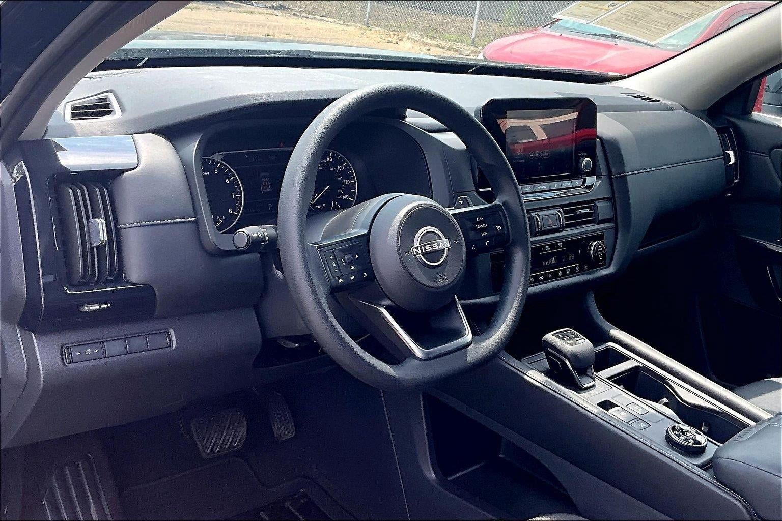 Used 2025 Nissan Pathfinder S AWD/4WD image 15