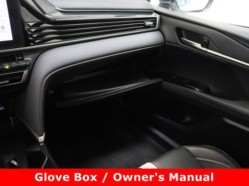 Used 2025 Toyota Camry SE image 23