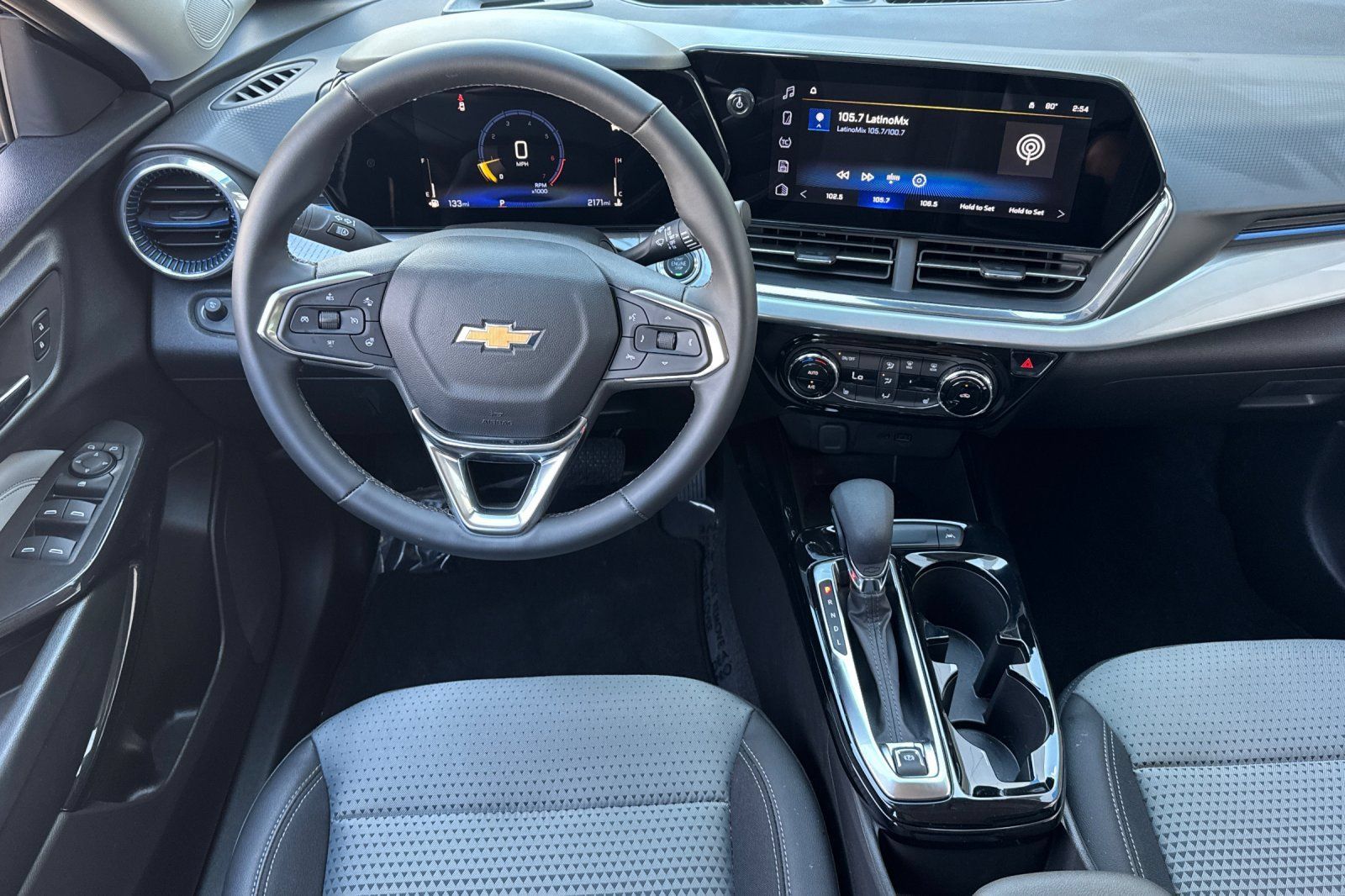 Used 2026 Chevrolet Trax LT w/ LT Convenience Package FWD image 17