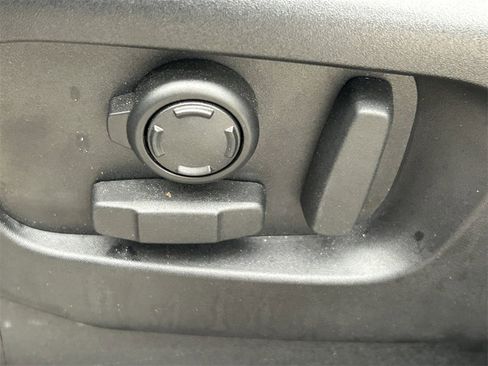 Used 2024 Land Rover Discovery S image 30