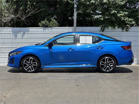 Used 2025 Nissan Sentra SR FWD image 13