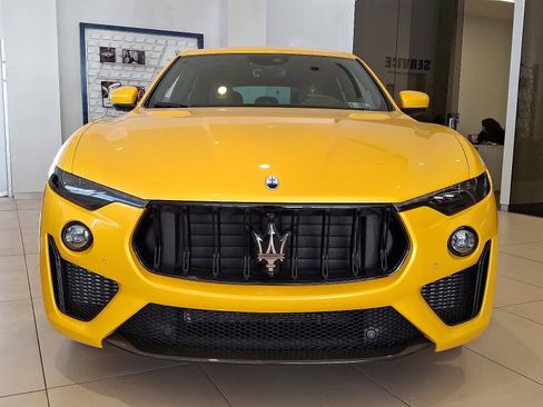 Used 2023 Maserati Levante Trofeo AWD/4WD image 2