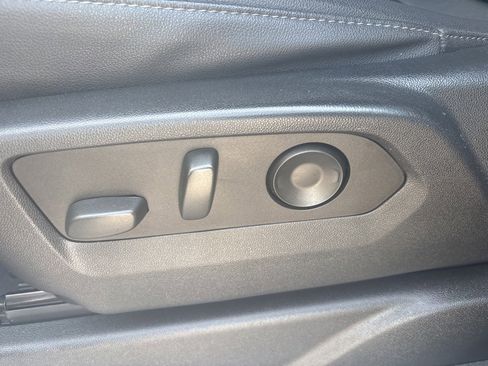 Used 2022 Chevrolet Suburban Z71 image 18