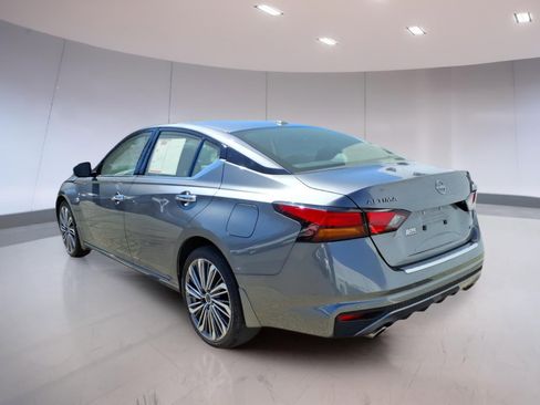 Used 2023 Nissan Altima 2.5 SL image 3