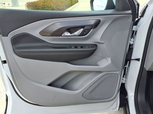 Used 2023 GMC Terrain SLE FWD image 13