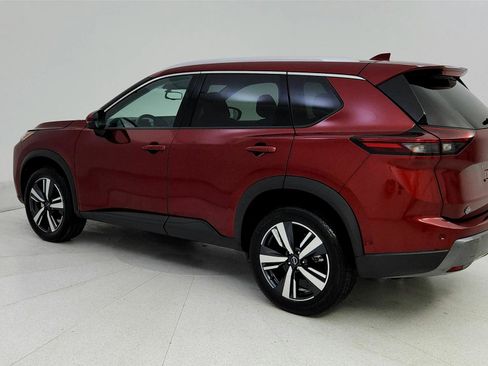 Used 2024 Nissan Rogue SL w/ SL Premium Package image 2