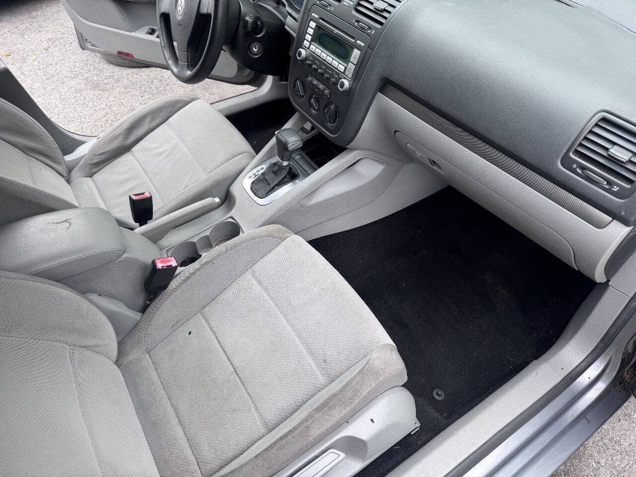Used 2007 Volkswagen Rabbit 4-Door FWD image 12