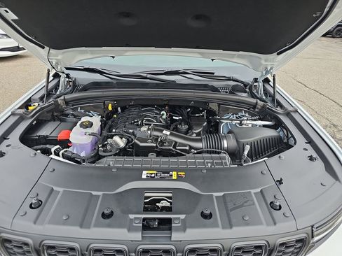 New 2025 Jeep Grand Cherokee Altitude image 24