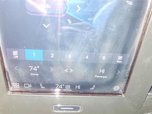 Used 2024 Volvo XC40 B5 Core image 19