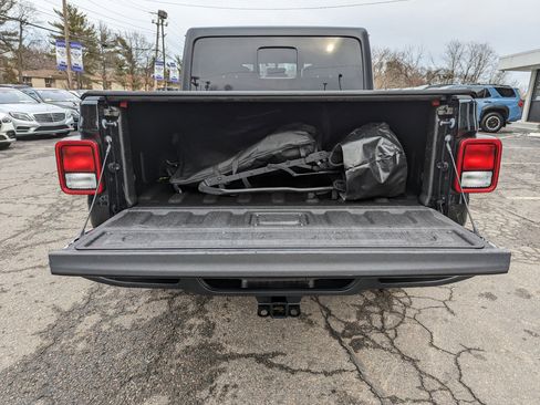 Used 2022 Jeep Gladiator Sport image 39