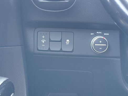 Used 2017 Kia Soul + w/ Audio Package FWD image 8