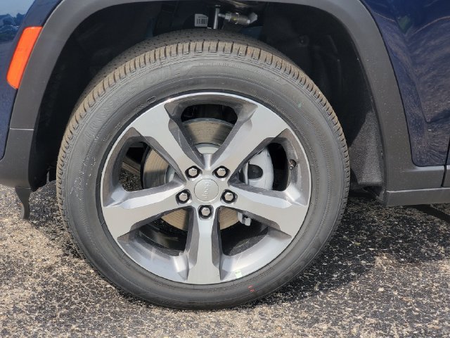 Used 2026 Jeep Grand Cherokee Limited AWD/4WD image 32