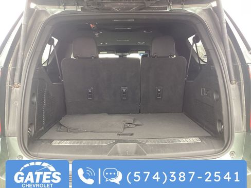 Used 2023 Chevrolet Suburban Premier image 12