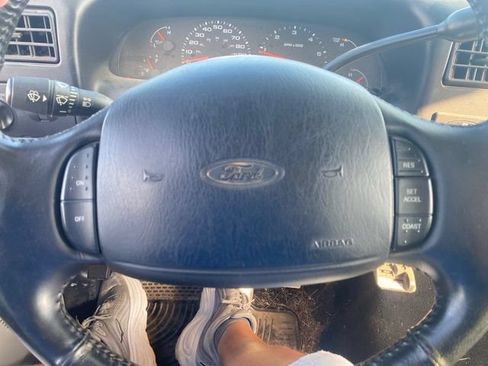 Used 2002 Ford F250 XLT AWD/4WD image 12