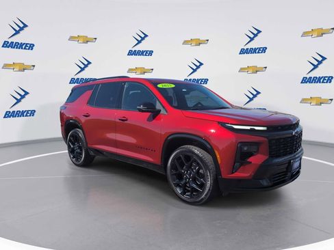 Used 2025 Chevrolet Traverse RS w/ LPO, Floor Liner Package image 2