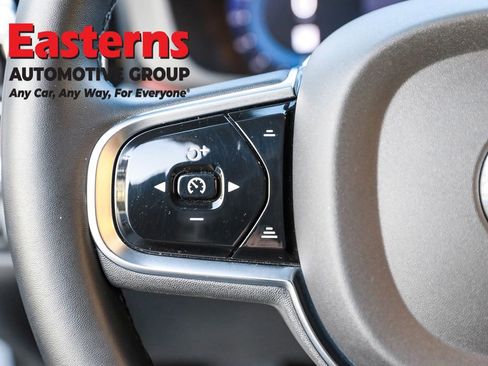 Used 2023 Volvo XC60 B5 Plus image 14