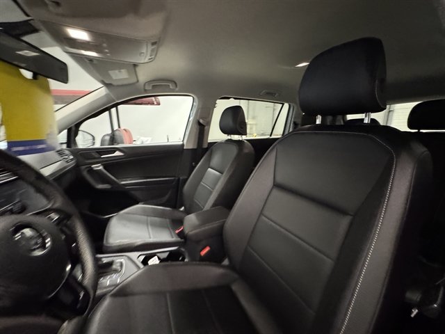 Used 2021 Volkswagen Tiguan SEL FWD image 22