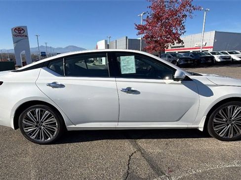 Used 2025 Nissan Altima 2.5 SL image 3