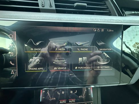 Used 2019 Audi e-tron Premium Plus image 19