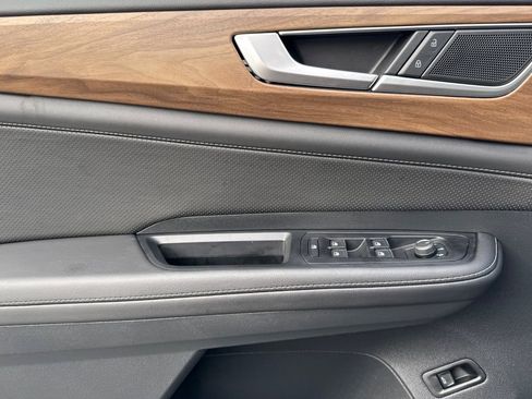 Used 2025 Volkswagen Atlas SE image 10