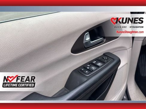 Used 2019 Chrysler Pacifica Touring-L image 9