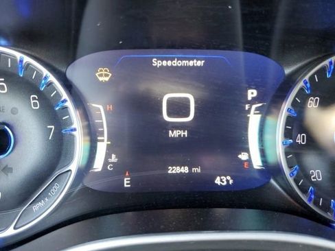 Used 2025 Chrysler Pacifica Select image 11