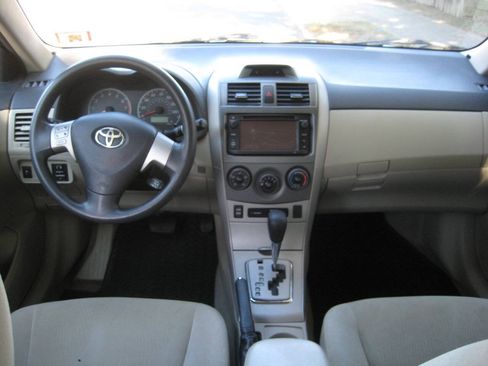 Used 2013 Toyota Corolla LE FWD image 15