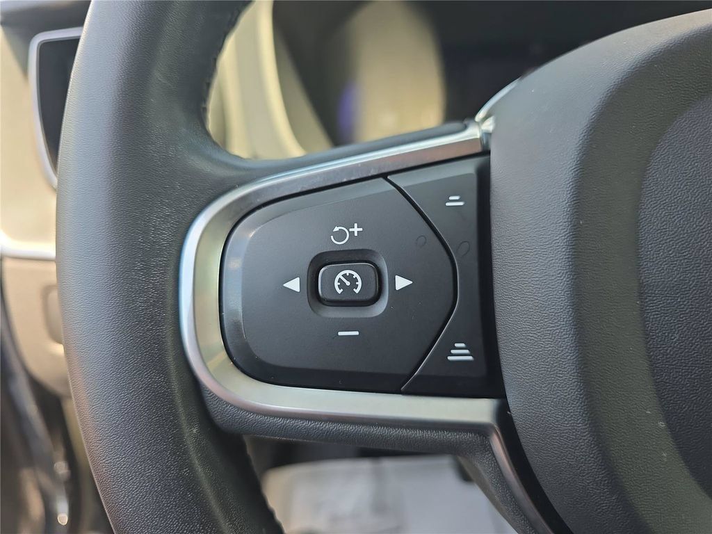 Used 2023 Volvo XC60 B5 Core w/ Climate Package FWD image 22
