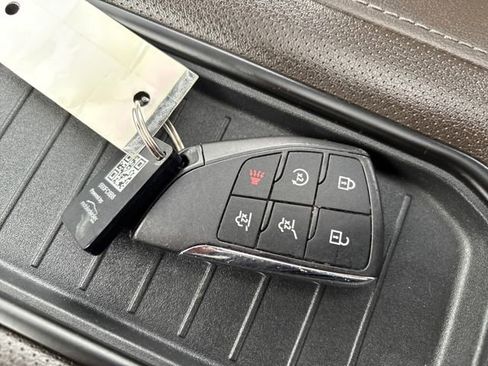 Used 2023 GMC Yukon SLT image 32