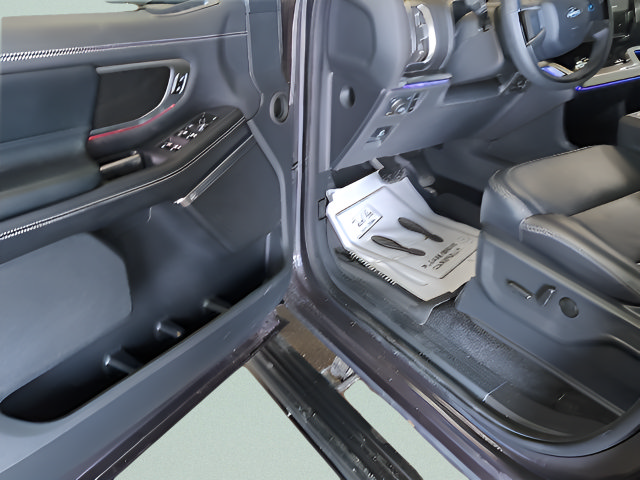 Used 2025 Ford Expedition Platinum w/ Stealth Performance Package AWD/4WD image 5
