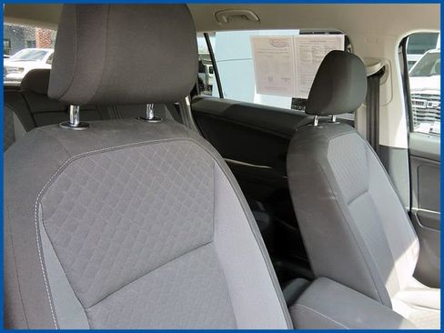 Used 2020 Volkswagen Tiguan S image 9