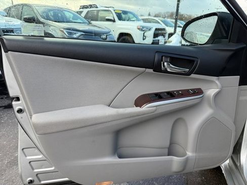Used 2012 Toyota Camry XLE image 31