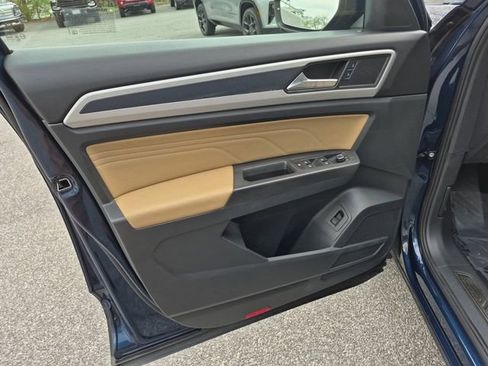 Used 2023 Volkswagen Atlas Cross Sport SE w/ Panoramic Sunroof Package image 11