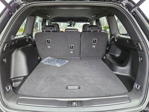 Used 2025 Jeep Grand Cherokee Altitude image 9