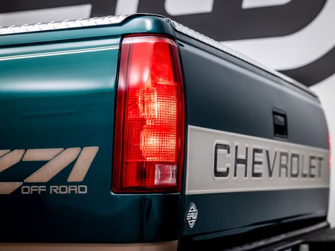 Used 1997 Chevrolet Silverado 1500 4x4 Regular Cab w/ Preferred Equipment Group 2 image 11