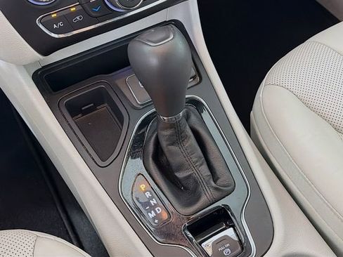 Used 2019 Jeep Cherokee Limited image 19