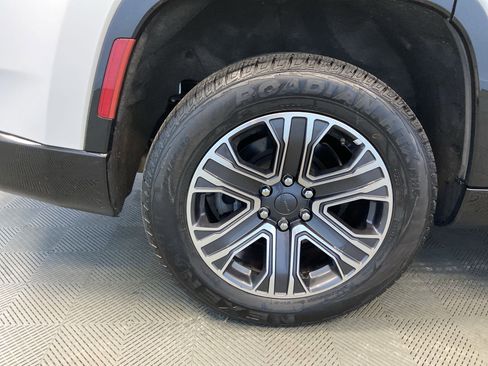 Used 2024 Jeep Wagoneer Series II w/ Flexible Seating Group image 43