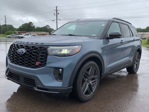 Used 2025 Ford Explorer ST w/ Sun And Sound Package AWD/4WD image 3