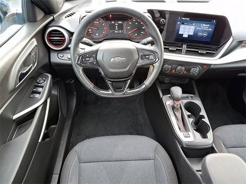 Certified 2024 Chevrolet Trax RS w/ Sunroof Package image 11