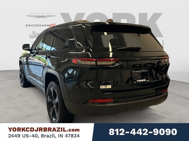 Used 2023 Jeep Grand Cherokee Altitude AWD/4WD image 3
