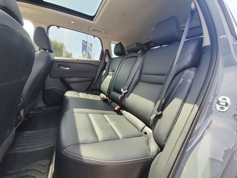 Used 2023 Nissan Rogue SL w/ SL Premium Package image 12