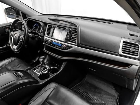 Used 2017 Toyota Highlander XLE AWD/4WD image 15