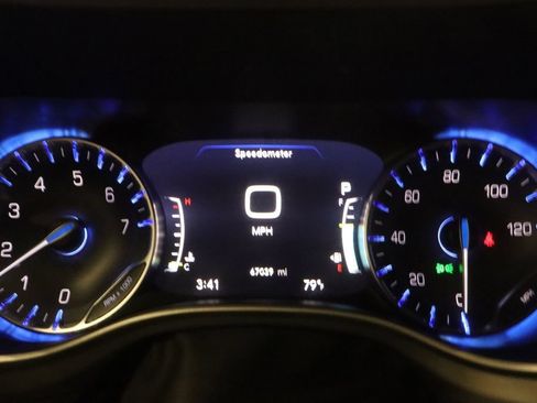 Certified 2025 Chrysler Pacifica Select FWD image 27